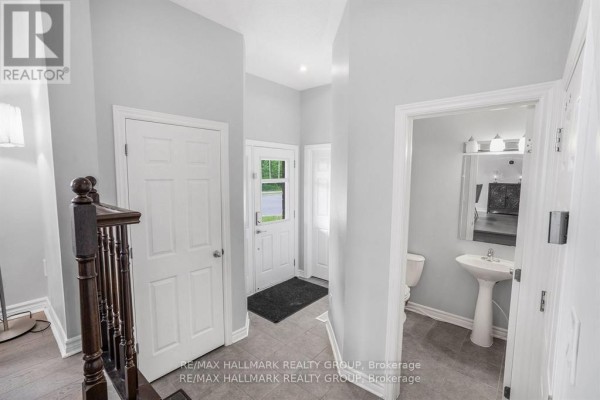 100 Lerta Way, Ottawa, ON K4A0W5 Photo 3