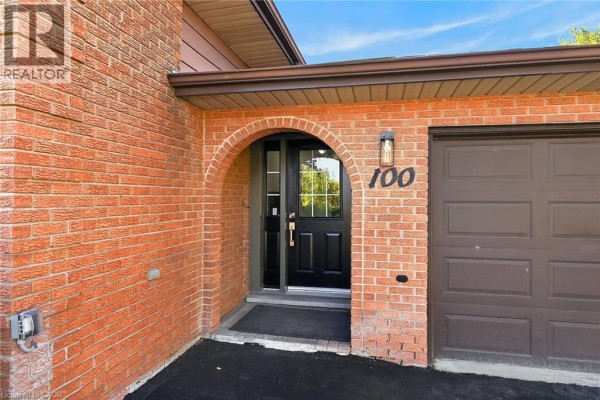 Eat in kitchen - 100 Marcella Crescent, Hamilton, ON L8K6G1 Photo 4