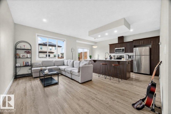 Kitchen - 100 Meadowland Cr, Spruce Grove, AB T7X0P6 Photo 3