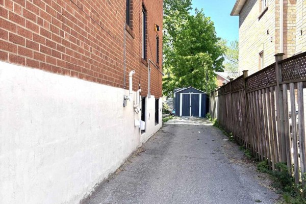Primary Bedroom - 100 Portland Street, Toronto, ON M8Y1A7 Photo 3