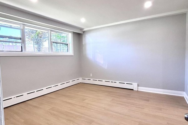Bedroom 2 - 100 Portland Street, Toronto, ON M8Y1A7 Photo 4
