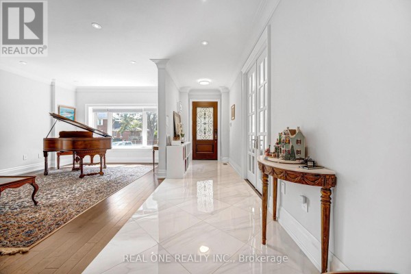 100 Ridelle Avenue, Toronto, ON, photo 3
