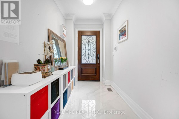 100 Ridelle Avenue, Toronto, ON M6B1J6 Photo 4