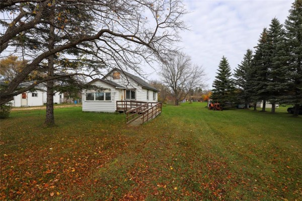 Porch - 100 Seventh Avenue Se, Teulon, MB R0C3B0 Photo 5