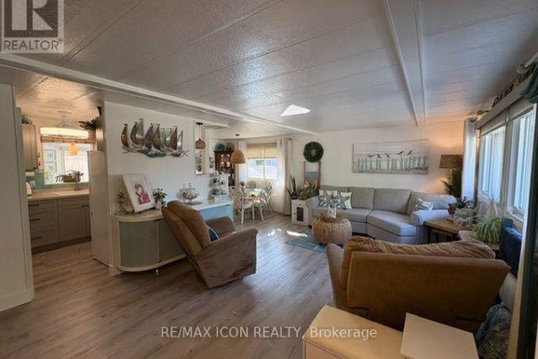 Living room - 100 Shannon Boulevard, South Huron, ON N0M1T0 Photo 2