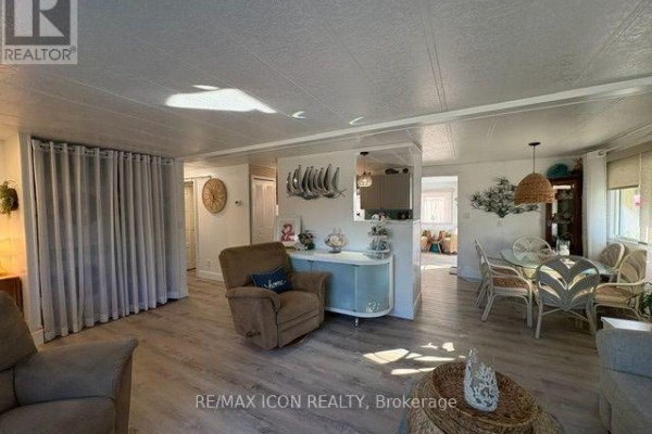 Family room - 100 Shannon Boulevard, South Huron, ON N0M1T0 Photo 3