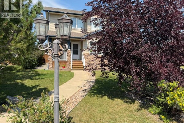 100 Wade Close, Red Deer, AB, photo 2