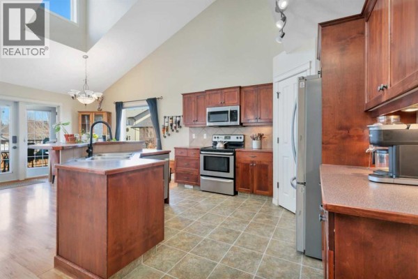 Kitchen - 100 Wade Close, Red Deer, AB T4N7E6 Photo 5
