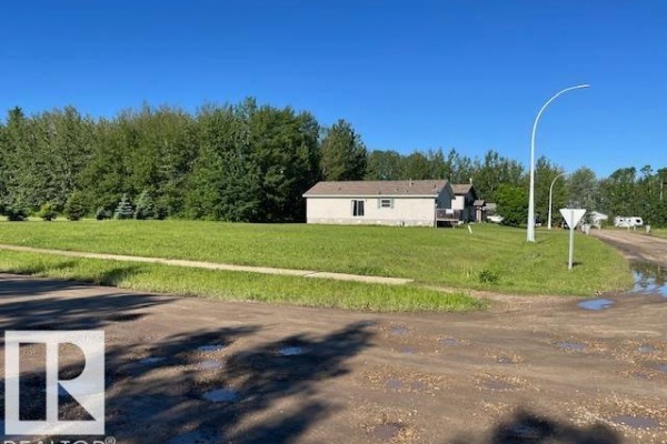 100 Woodlands Dr, Warburg, AB T4L2L5 Photo 4