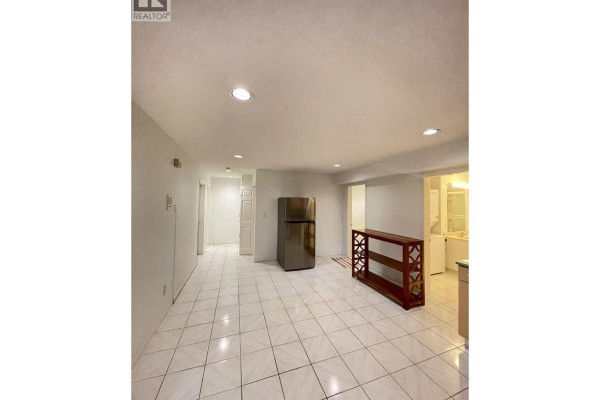 1000 Cliff Avenue, Burnaby, BC V5A2J9 Photo 4