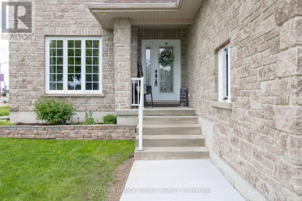 1000 Crestwood Drive, Brockville, ON K6V7N1 Photo 3