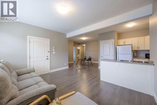 1000 Strawline Hill Street, Coquitlam, BC V3E3H2 Photo 4