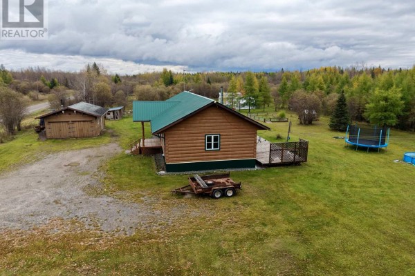 Living room - 1000 Vallee Road, Cochrane Remote Area, ON P0L1L0 Photo 4
