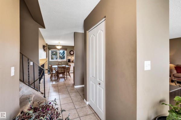 Kitchen - 10004 95 Av, Morinville, AB T8R1G4 Photo 3