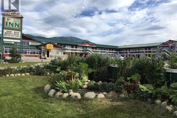 10005 100 Street, Grande Cache, AB, photo 2
