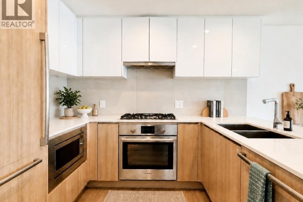1001 618 Carnarvon Street, New Westminster, BC V3M0N9 Photo 3