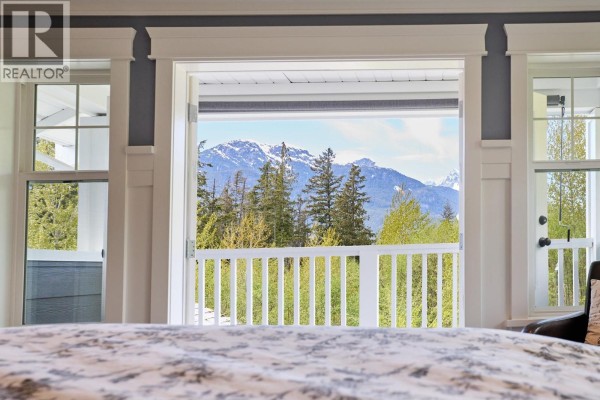 1001 Jay Crescent, Squamish, BC V8B0P2 Photo 5