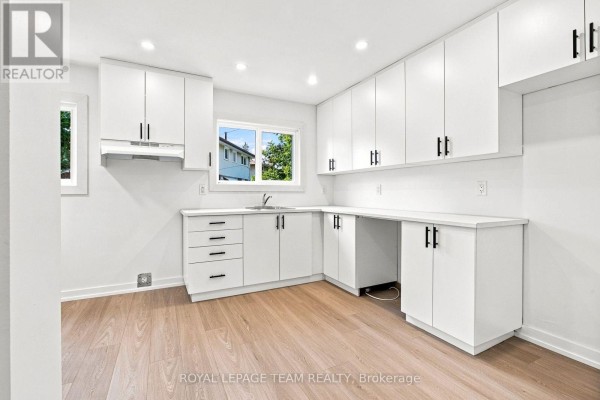 Kitchen - 1001 Meadowlands Drive, Ottawa, ON K2C0K4 Photo 4
