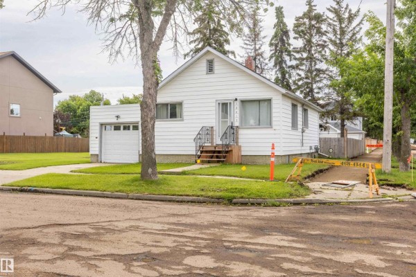 Kitchen - 10013 98 Av, Morinville, AB T8R1G3 Photo 3