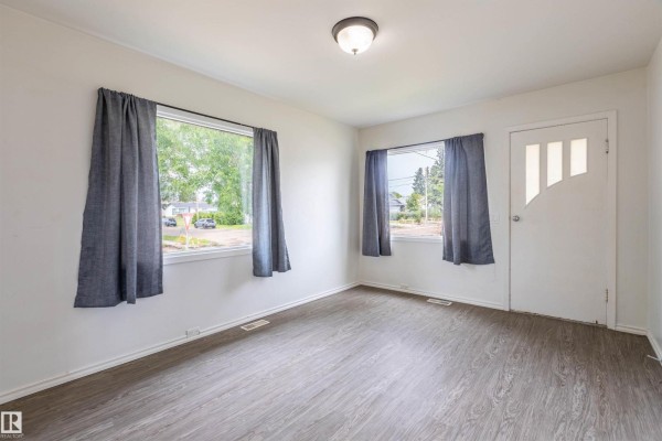 Bedroom 2 - 10013 98 Av, Morinville, AB T8R1G3 Photo 5