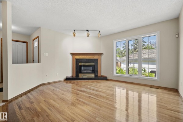 Dining room - 10014 97 Av Nw, Edmonton, AB T5K0B1 Photo 2