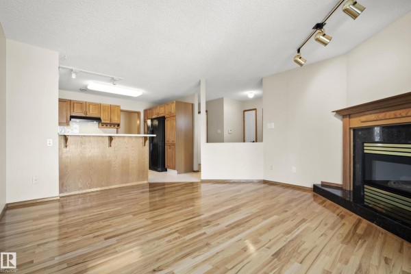 Kitchen - 10014 97 Av Nw, Edmonton, AB T5K0B1 Photo 3