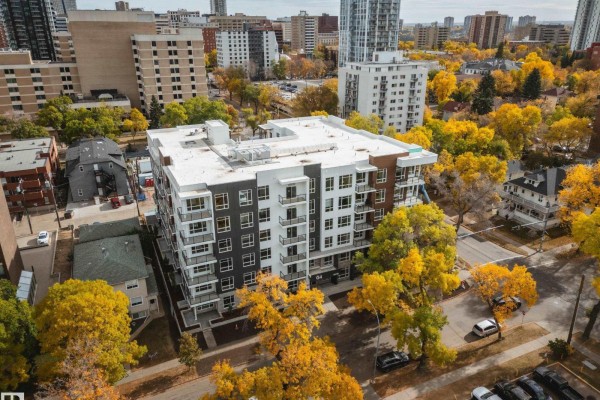10015 113 St Nw, Edmonton, AB T5K0S8 Photo 2