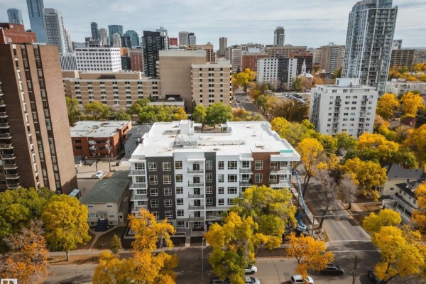 10015 113 St Nw, Edmonton, AB T5K0S8 Photo 3