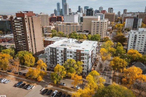 10015 113 St Nw, Edmonton, AB T5K0S8 Photo 4