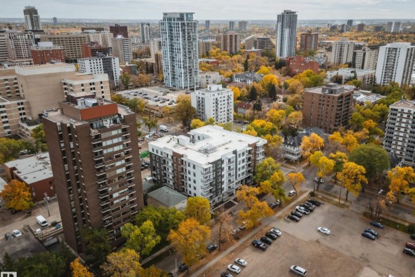 10015 113 St Nw, Edmonton, AB T5K0S8 Photo 5