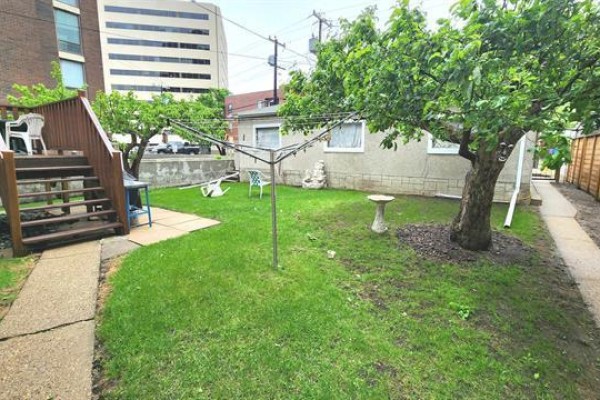 10017 - 113 Street, Edmonton, AB T5K1N9 Photo 2