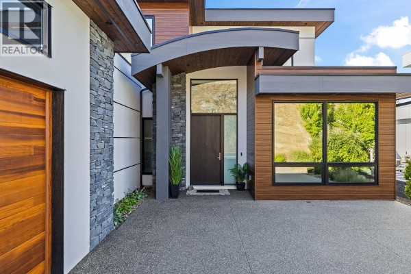 10018 Beacon Hill Drive, Lake Country, BC, photo 2