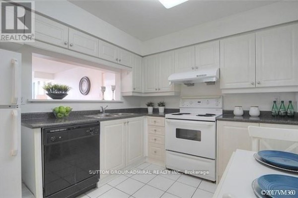 1002 - 11 Townsgate Drive, Vaughan, ON L4J8G4 Photo 4