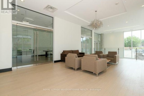 1002 - 2055 Danforth Avenue, Toronto, ON M4C1J8 Photo 3