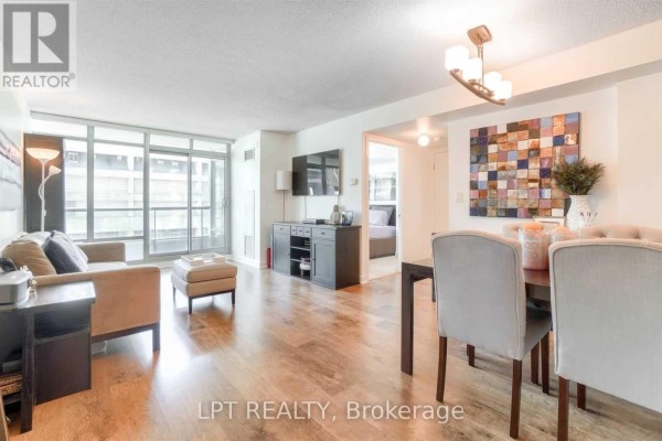 Kitchen - 1002 - 81 Navy Wharf Court, Toronto, ON M5V3S2 Photo 3