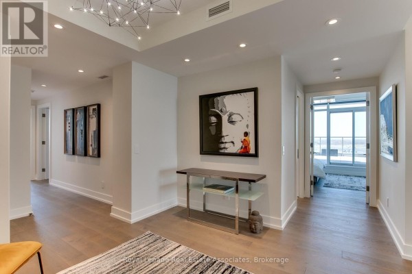 Foyer - 1002 - 90 Stadium Road, Toronto, ON M5V3W5 Photo 5