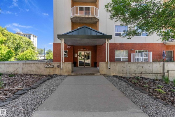 Kitchen - #1002 9707 105 St Nw, Edmonton, AB T5K1A1 Photo 3