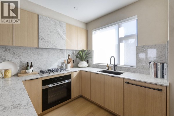 1002 W 37th Avenue, Vancouver, BC V6M2V5 Photo 3