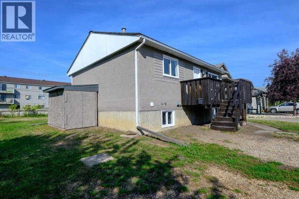 Kitchen - 10024 103 Avenue, Grande Prairie, AB T8V1B8 Photo 2
