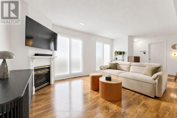 Living room - 1003 - 75 Weldrick Drive E, Richmond Hill, ON L4C0H9 Photo 4