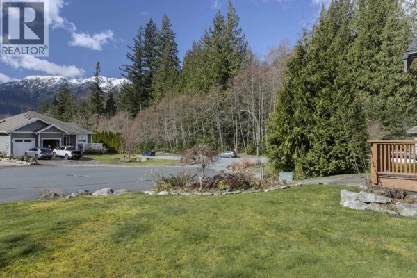 1003 Ash Place, Squamish, BC V8B0W2 Photo 4