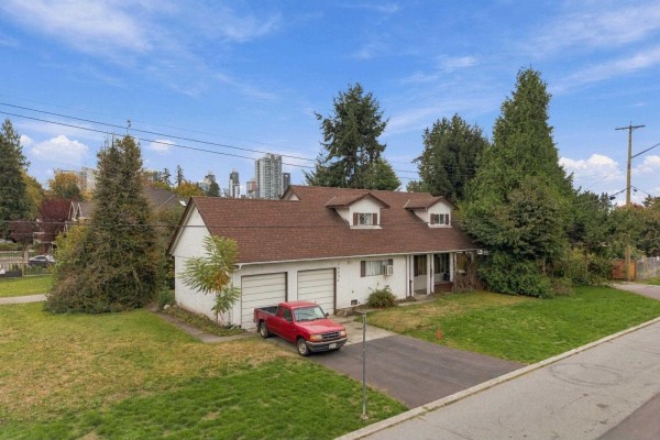 10034 132a Street, Surrey, BC V3T5B3 Photo 3