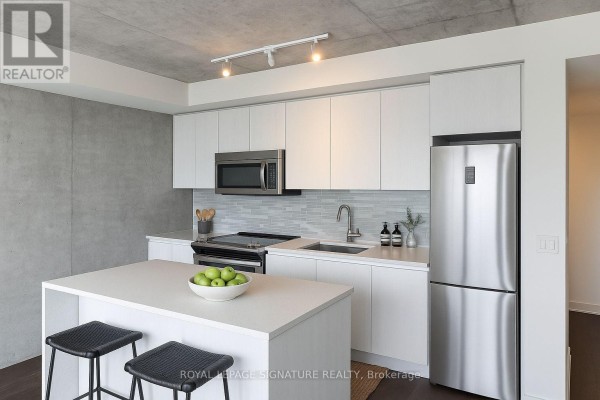Kitchen - 1004 - 111 Bathurst Street, Toronto, ON M5V2R1 Photo 3