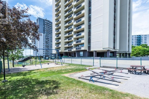 Kitchen - 1004 - 1455 Lawrence Avenue W, Toronto, ON M6L1B1 Photo 3