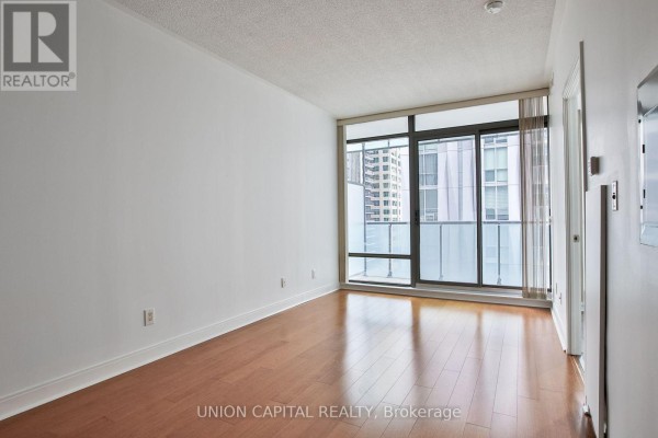 1004 - 18 Yorkville Avenue, Toronto, ON M4W3Y8 Photo 5