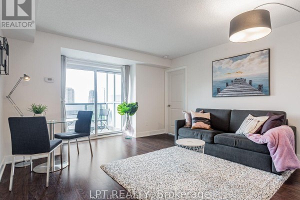 1004 - 88 Sheppard Avenue E, Toronto, ON M2N6Y2 Photo 5