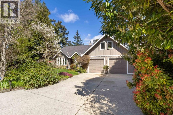 10040 Wescan Road, Halfmoon Bay, BC V0N1Y2 Photo 4