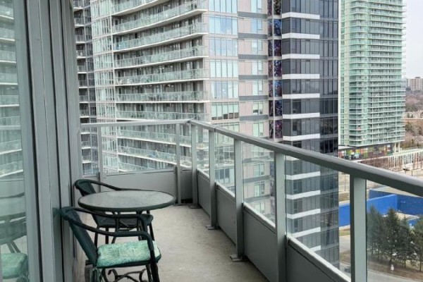 1005 - 115 Mcmahon Drive, Toronto, ON, photo 2