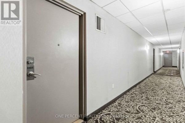 Primary Bedroom - 1005 - 15 Elizabeth Street N, Mississauga, ON L5G2Z3 Photo 4