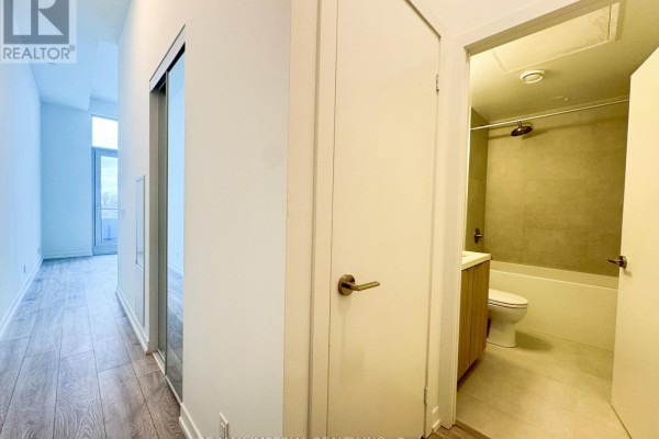 1005 - 2020 Bathurst Street, Toronto, ON M5P0A6 Photo 5